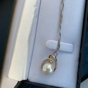 Silver & pearl necklace